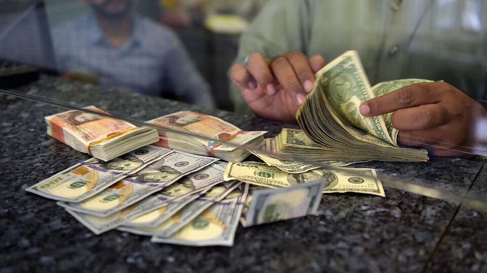 Dolar 7.45'i gördü