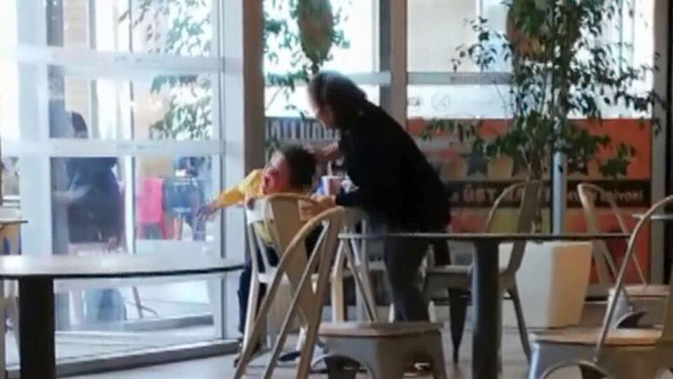 AVM'de dehşet! "Ben eğitimciyim!"