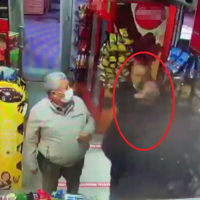 Kameraya yansıdı! Husumetlisi markette boğazına bıçak dayadı!
