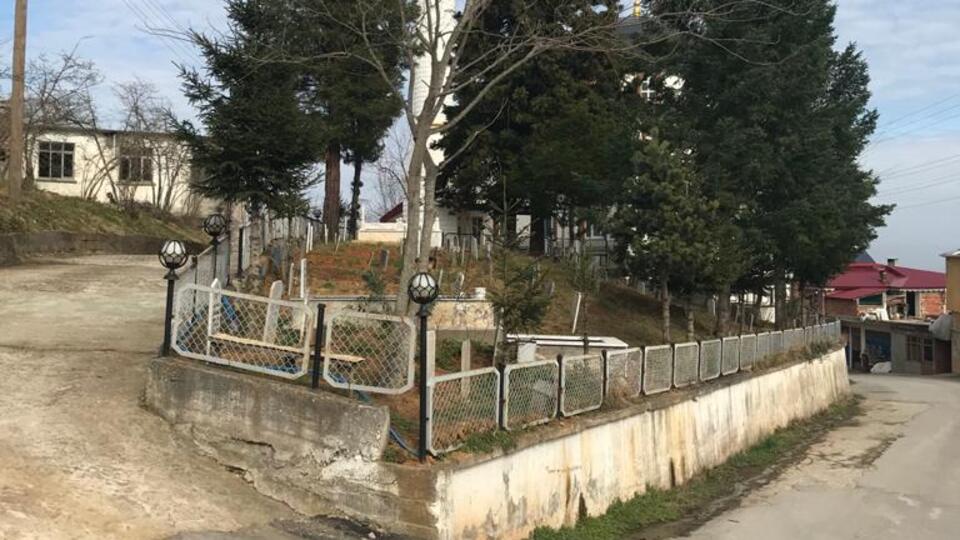 Mezar taşı söken kardeşlerin hapsi istendi