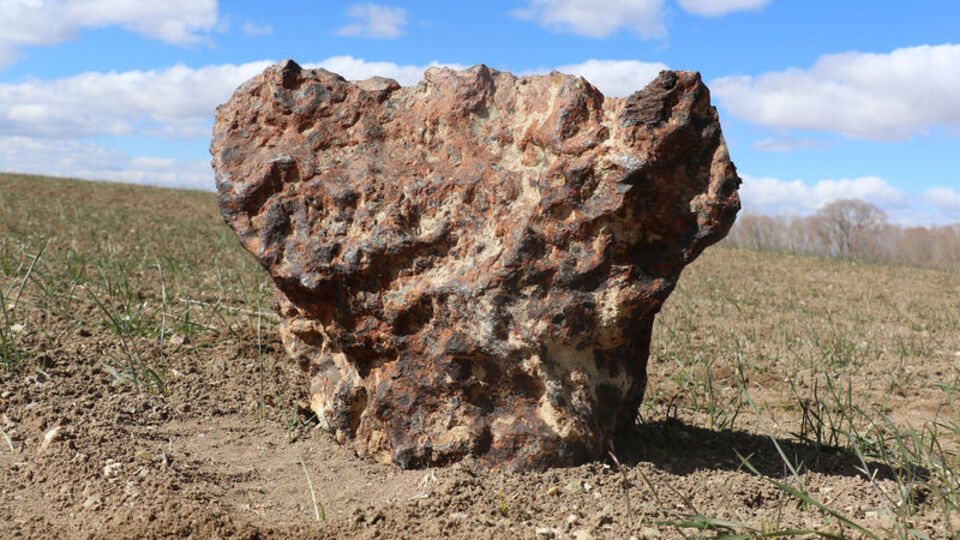 Tarlasında bulmuştu! Gök taşını ABD'ye sattı!