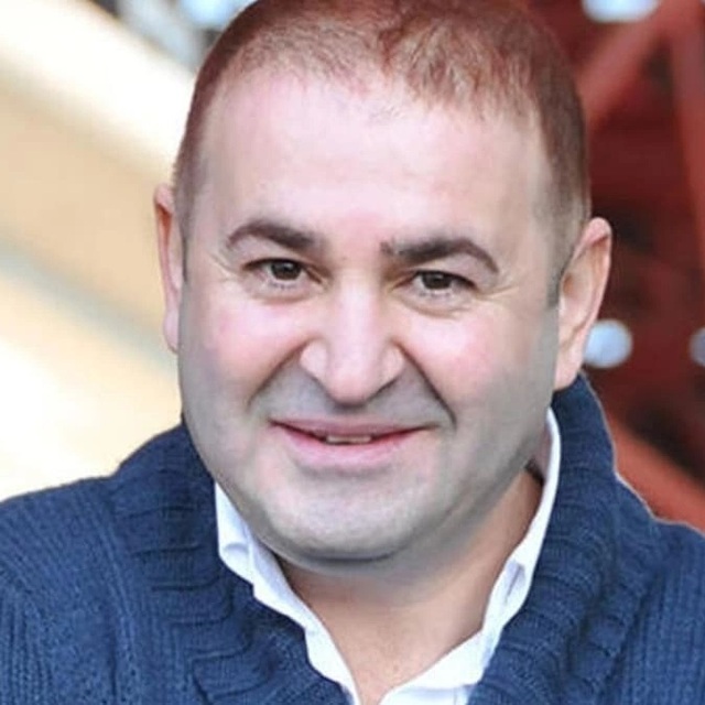 Şafak Sezer kimdir?