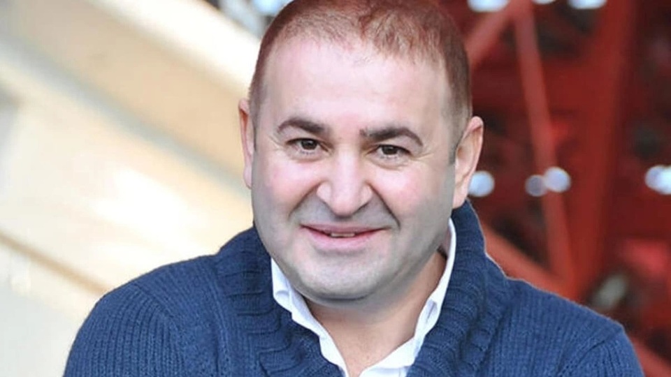 Şafak Sezer kimdir?