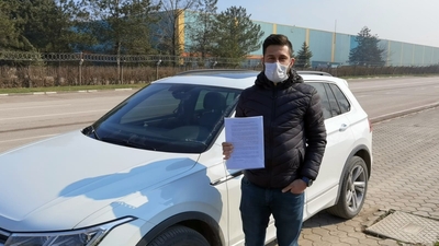 Akılalmaz olay! Sıfır araç hasarlı çıktı