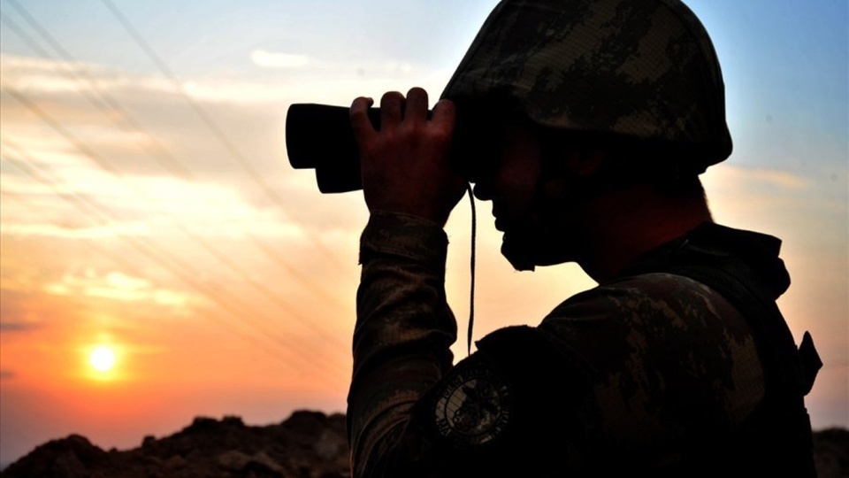 Sınırda yakalandılar! 2'si terörist 9 kişi