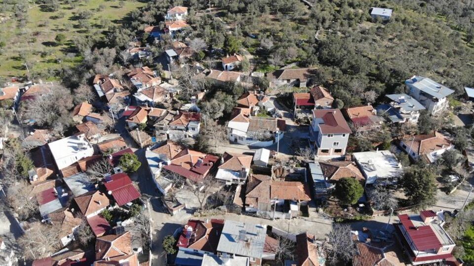 Kırmızı ilin tek mavisi! Muhtar sebebini açıkladı