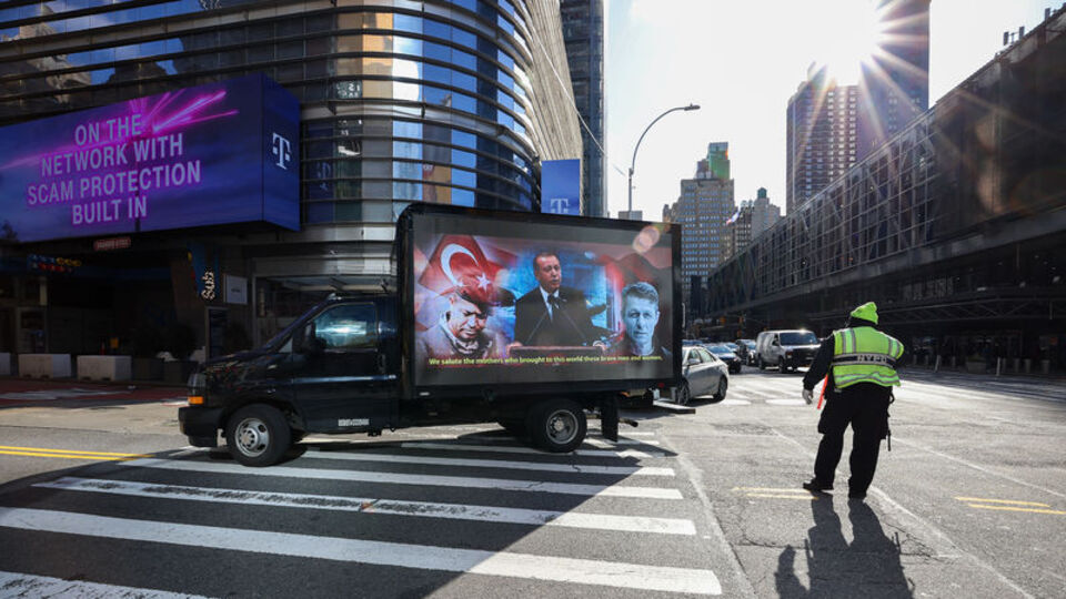 New York'taki skandala dijital karşılık