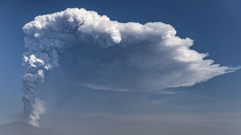 Etna Yanardağı'nda patlamalar sürüyor!