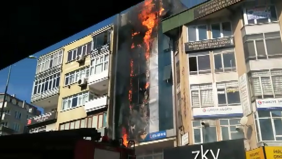 Dershanede çıkan yangın binayı sardı!