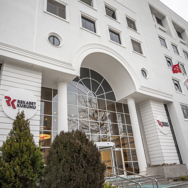 Google, 'Rekabet'e küresel başarı getirdi!
