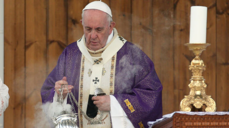 Papa'dan 10 bin kişilik ayin