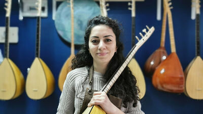 Türkiye'nin tek kadın bağlama ustası