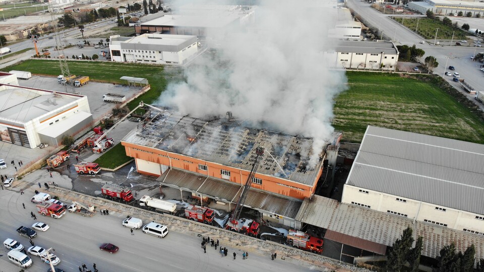 Tekstil fabrikasında feci yangın!