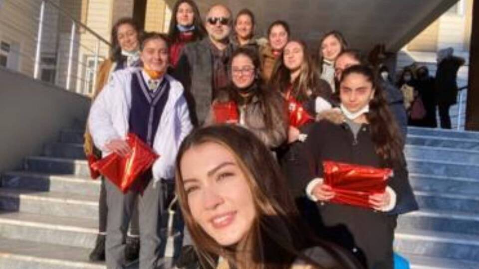 Burcu Özberk'ten örnek davranış