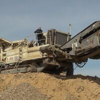 Taş kırma makinesinde feci son!