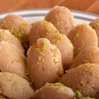 Miraç Kandili için pratik un helvası tarifi