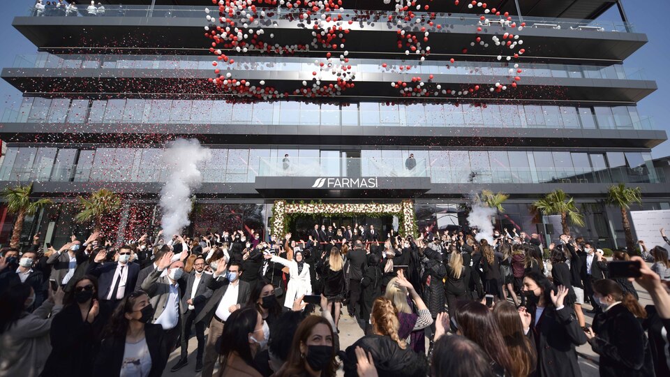 Farmasi yeni entegre tesisini Ömerli'de açtı