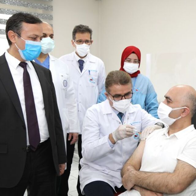 Yerli Covid-19 aşı adayının faz-2 çalışmalarında ikinci doz uygulanmaya başlandı