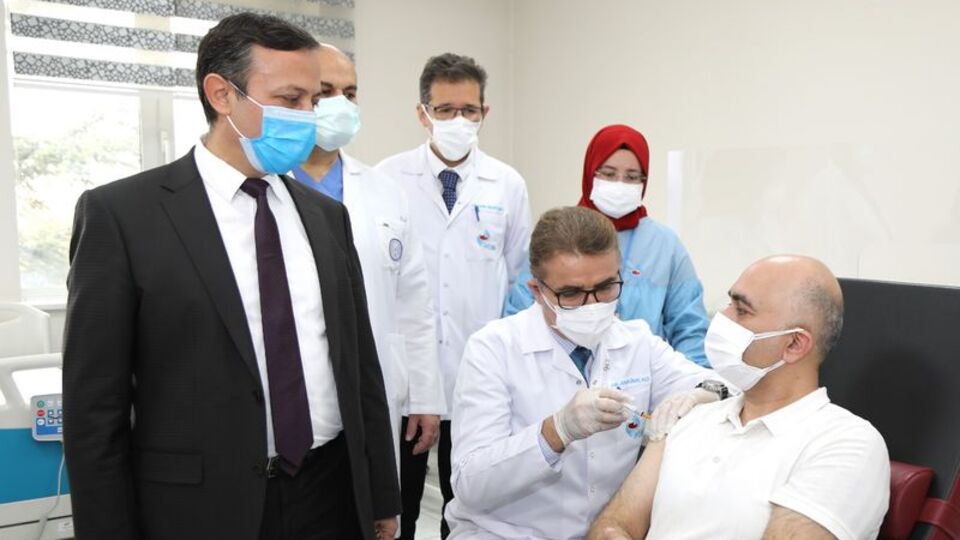 Yerli Covid-19 aşı adayının faz-2 çalışmalarında ikinci doz uygulanmaya başlandı