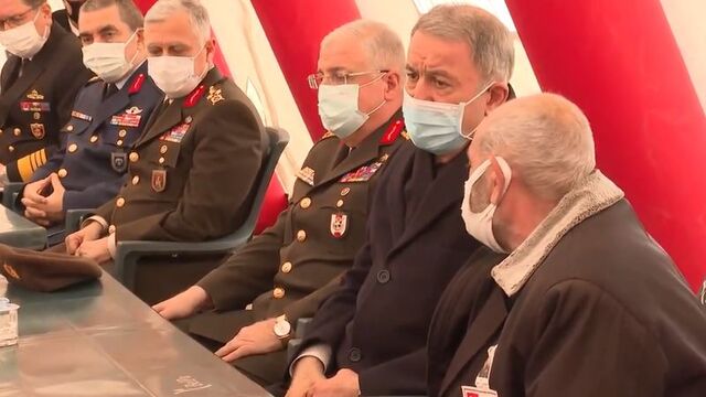 Bakan Akar'dan şehit ailelerine ziyaret