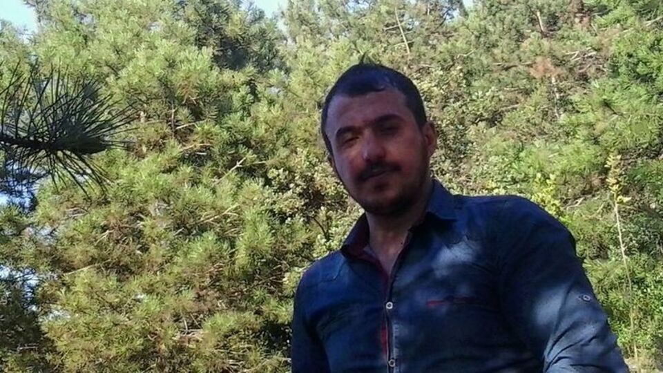 Kolunu iş makinesine kaptırdı!