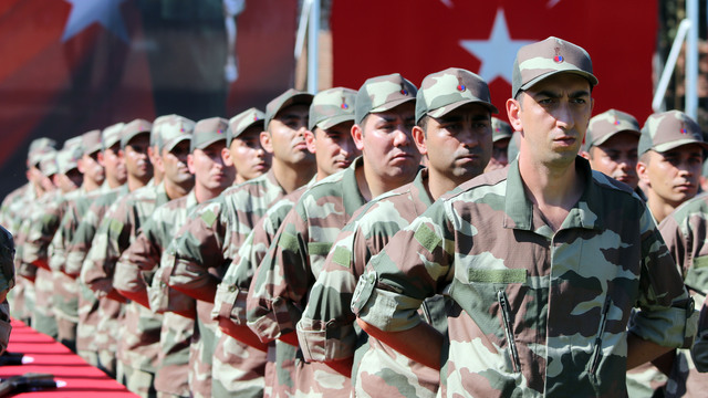 Askerler için tarife çıkardı: Askerfone