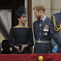 Irkçılık iddialarından sonra Kraliçe'den zeytin dalı