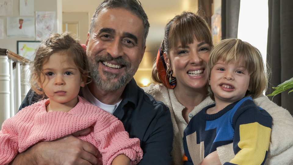 İlk kez ailesiyle birlikte kamera karşısında