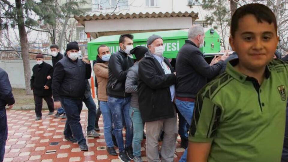 Odasındaki oyunu faciayla bitti!