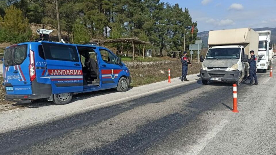 Böreğin içinden esrar çıktı