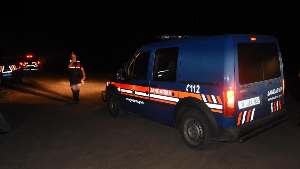 Eşini, başına nacakla vurarak öldürdü