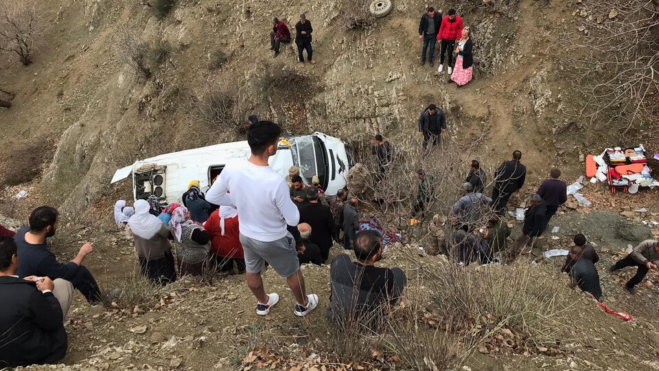 Servis faciasında 4 öğretmen açığa alındı