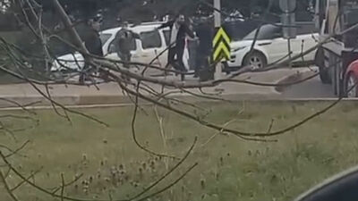 Tekmeli, yumruklu yol verme kavgası!