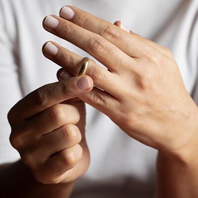 Eşin maaş kartını almak 'ekonomik şiddet!'