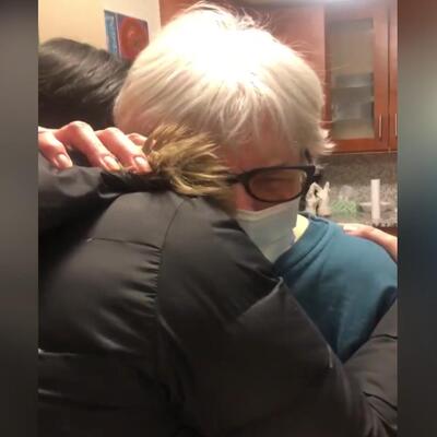 ABD'de 81 yaşındaki kadına 'sarılma reçetesi'!