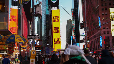 New York'ta "Gülen'i durdurun" ilanı
