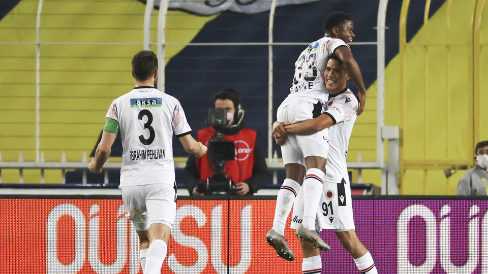 Kadıköy'de 21 yıl sonra kazandı!