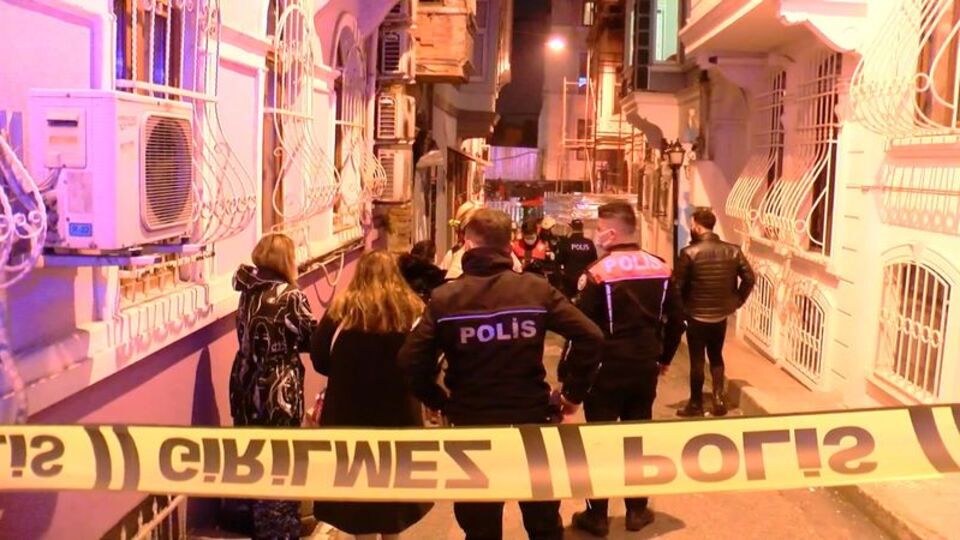 Pansiyonda yangın paniği: 3 kişi dumandan etkilendi