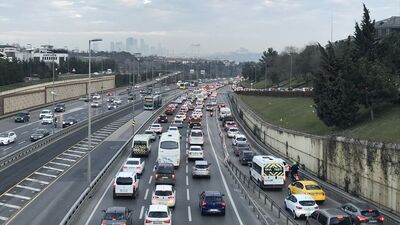 İstanbul'da haftanın ilk günü trafik yoğunluğu