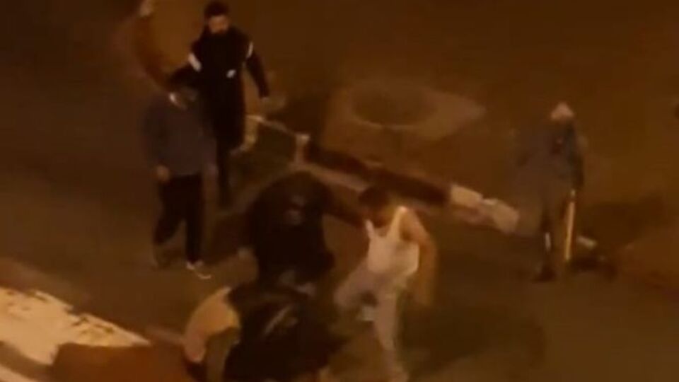 5 kişiden 1 kişiye şiddet! Bayıltana kadar dövdüler!