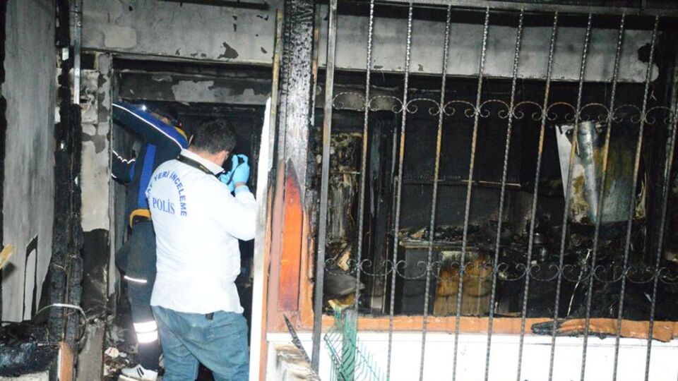 Evli çiftin kavgasında ev küle döndü