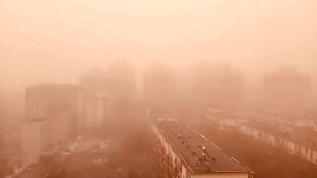Pekin'de kum fırtınası alarmı!