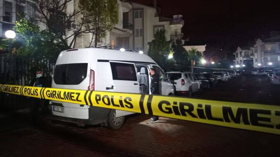 Antalya'da aynı aileden 4 kişi ölü bulundu