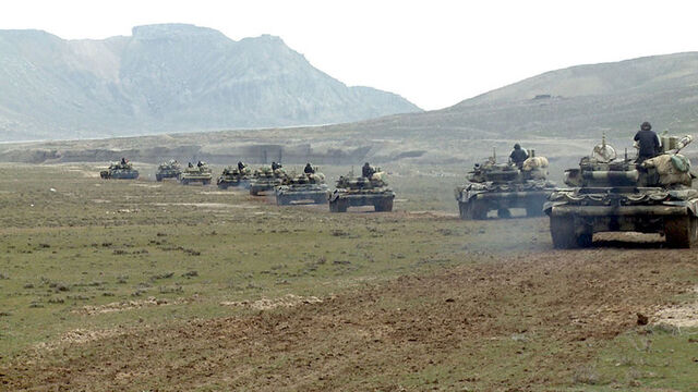 Azerbaycan'da dev askeri tatbikat!
