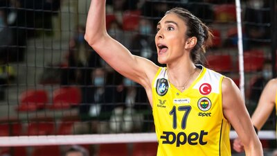 Naz Aydemir en iyi 100'de!