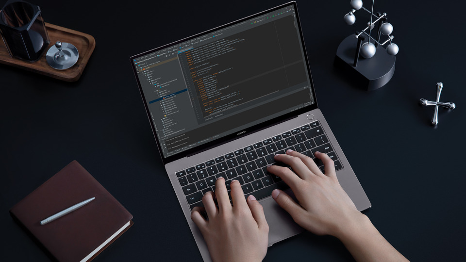 Dizüstüne 2 yeni model ekledi