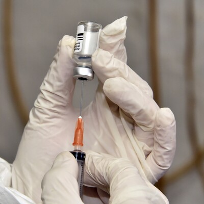 Sağlık Bakanlığı rehberi güncelledi! 2 doz aşı olana karantina yok