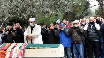 Erhan Önal, İzmir'de toprağa verildi