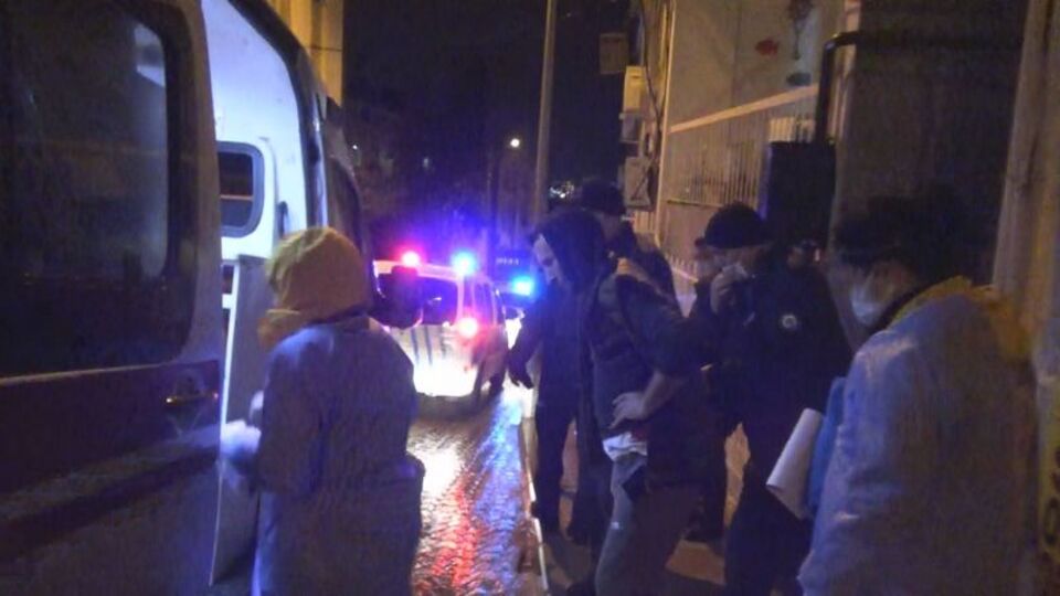 Hırsız dehşeti! Ev sahibini bıçakladı!