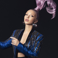 Ece Seçkin'den 'Yastık'